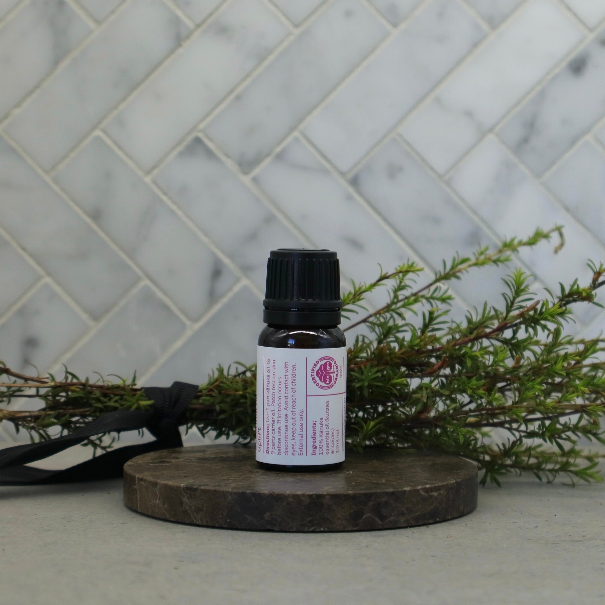 Native Tree Farm organic kanuka oil rear of bottle showing the ingredients